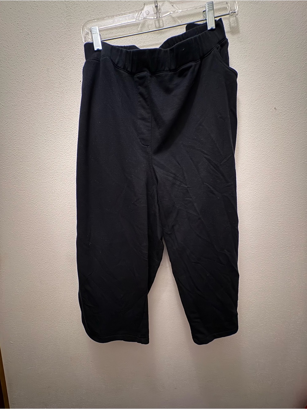Quacker Factory Black Capris with Elastic Waist
